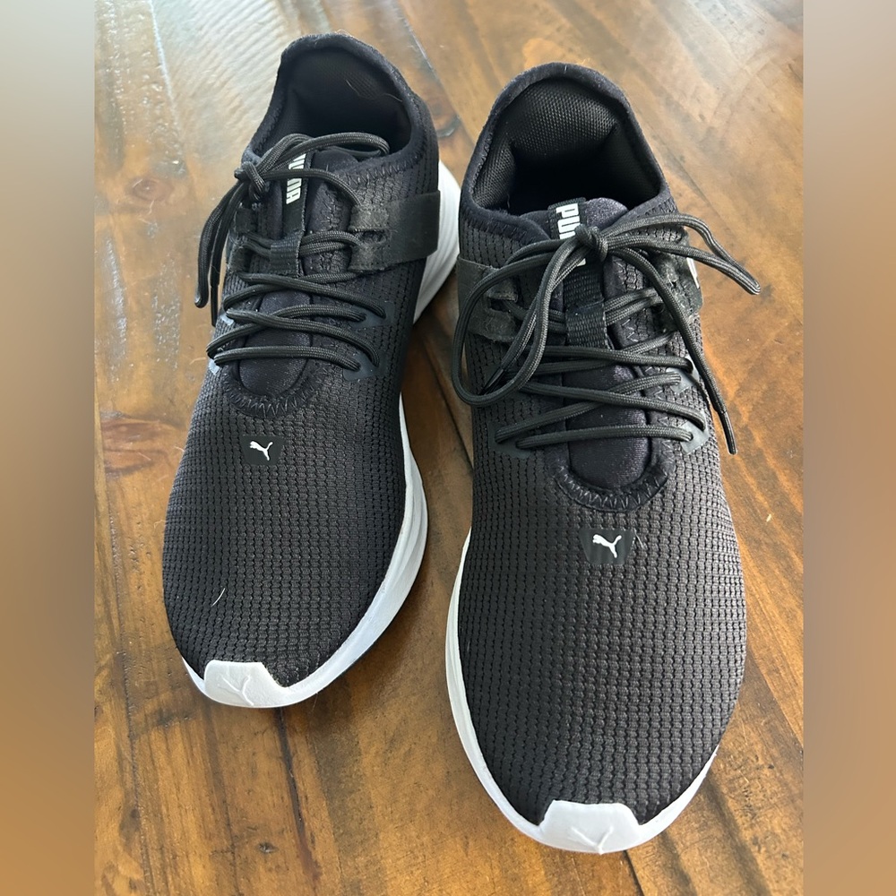 Puma Black and White Running Shoes Size 7.5
Worn once